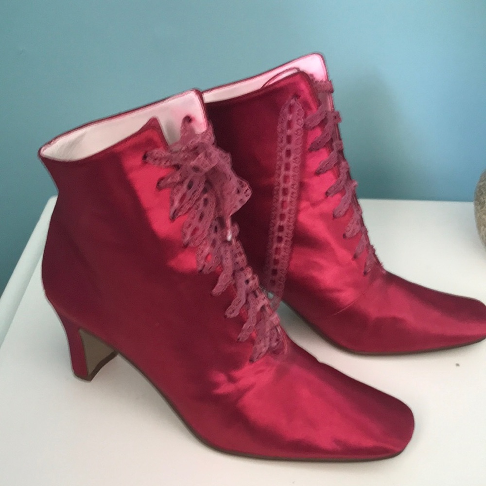Victorian style satin lace-up bootie size 7.5
